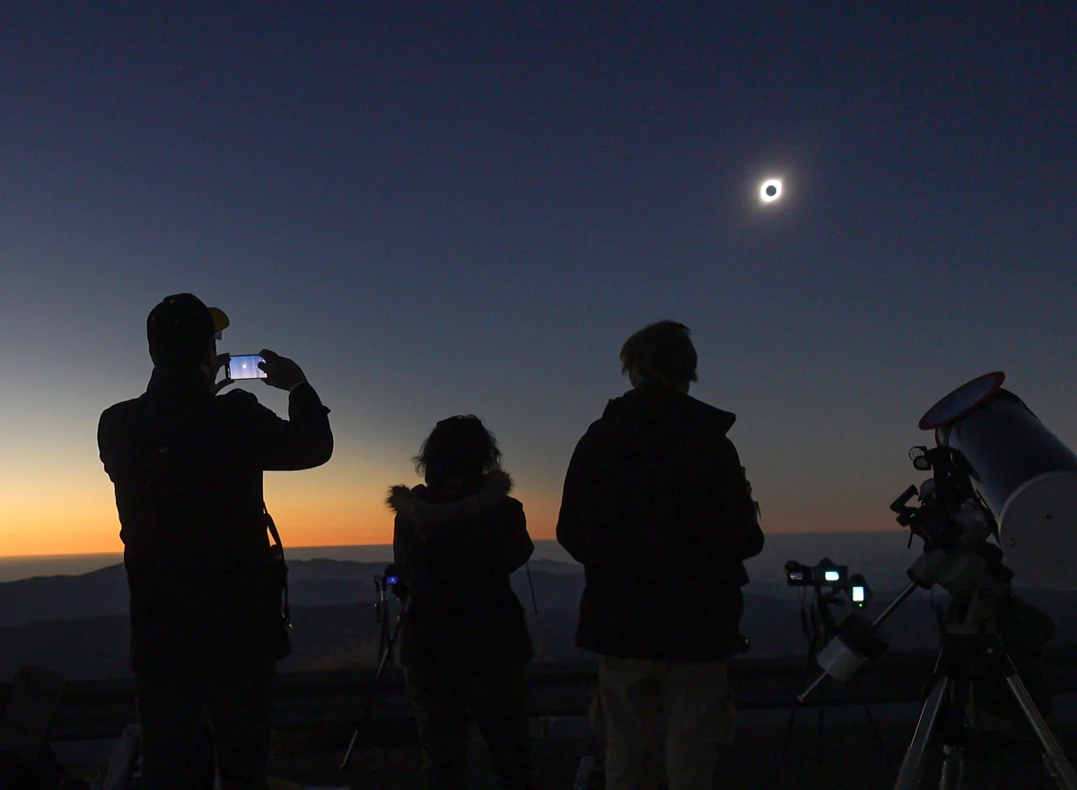 Capturing an Eclipse with Your Smartphone