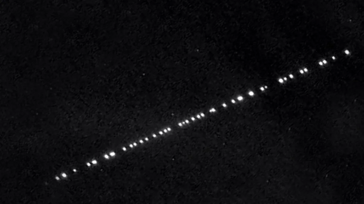 Tonight's Visible Starlink Satellite Train Over Italy